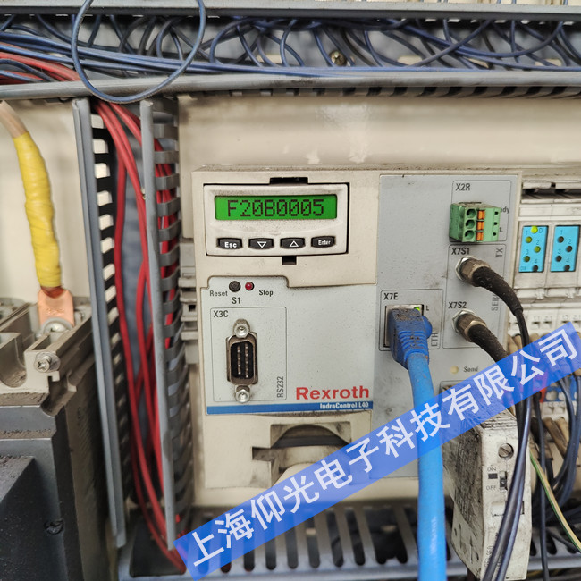 Á¦Ê¿ÀÖËÅ·þÇý¶¯Æ÷±¨¾¯ÏÔʾF2820άÐÞ·ÖÎö