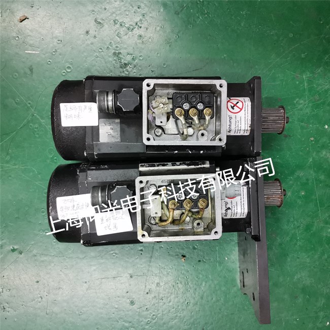 ËÅ·þµç»úάÐÞ