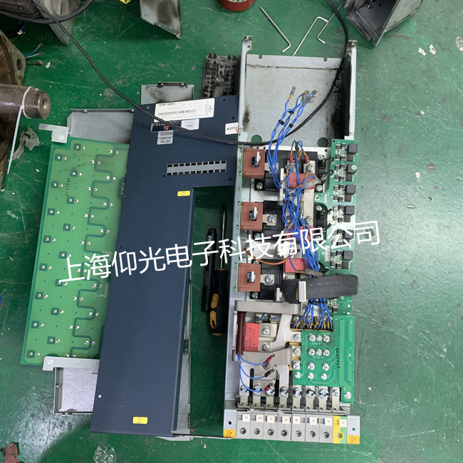 ±«Ã×ÀÕËÅ·þÇý¶¯Æ÷¹ýµçѹ¹ÊÕÏάÐÞ¾÷ÇÏ