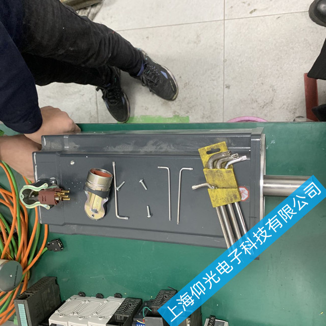 ËÅ·þµç»úάÐÞ